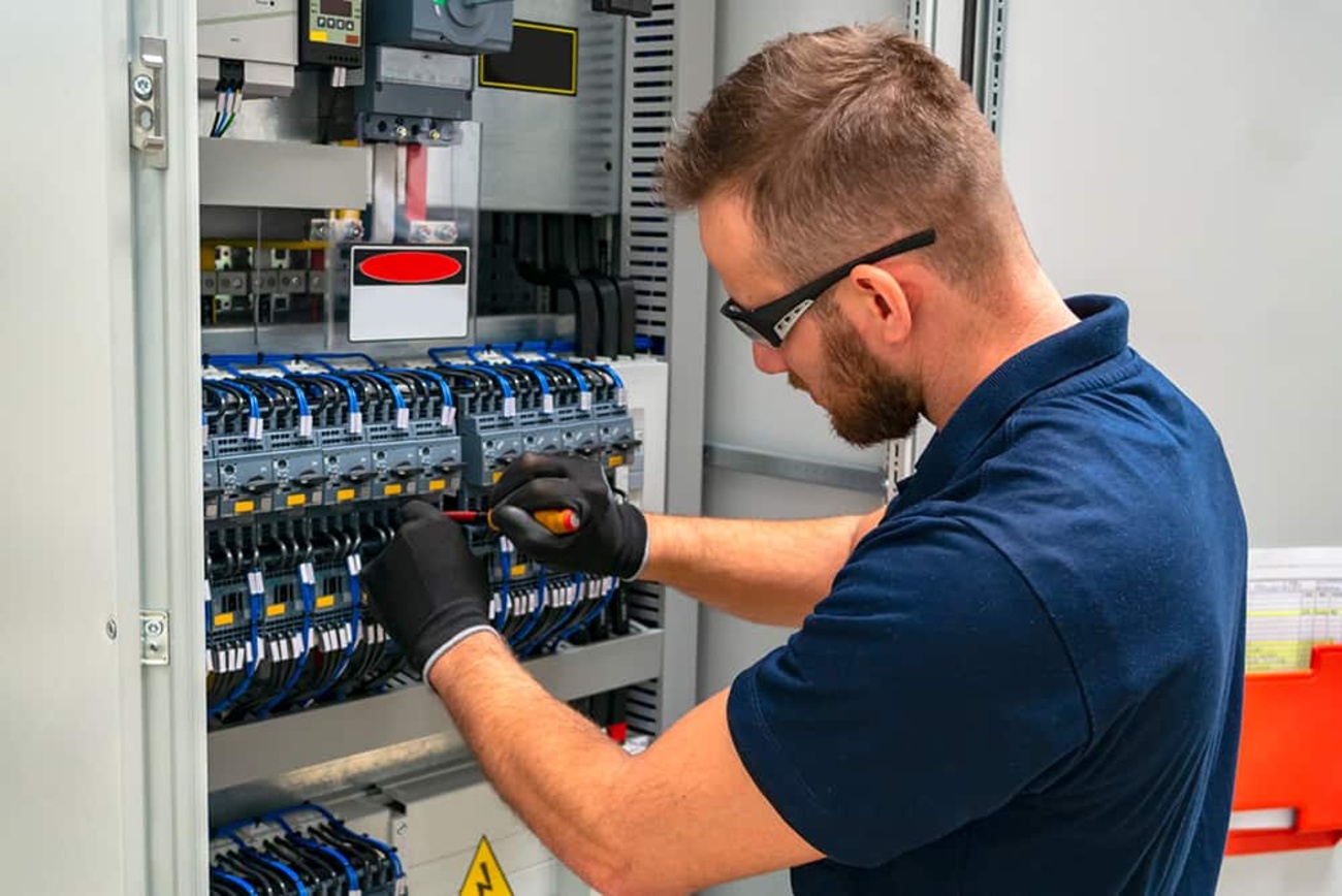 Elektroniker für Energie- und Gebäudetechnik (m/w/d) bei Elektro Schönheide GmbH in Schönheide